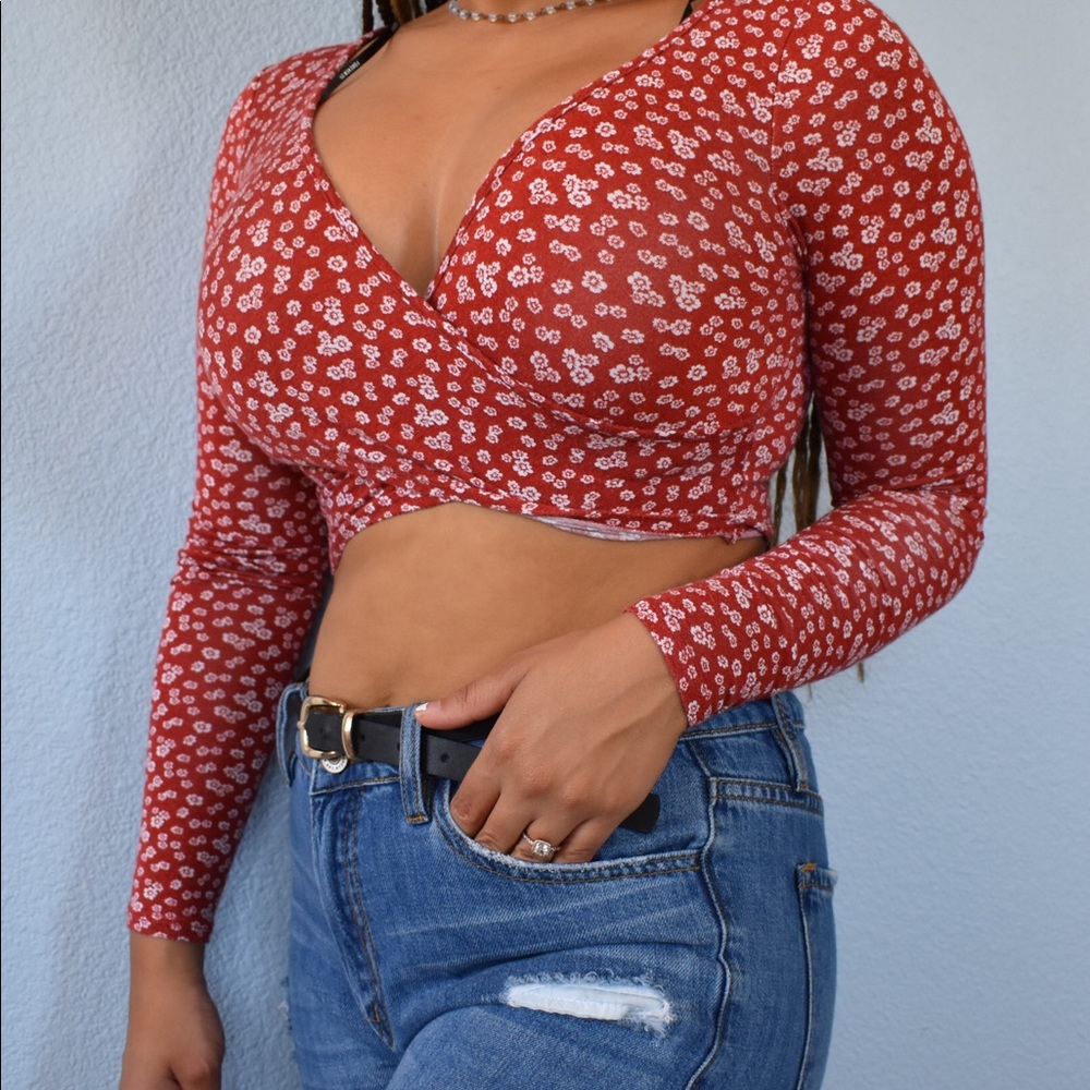 Cropped long sleeve shirt